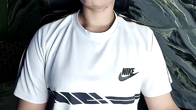 Snapshot of Sima--Roy chatting on December 15, 2025, 6:36 pm Sima--Roy online show from December 15, 2025, 6:36 pm