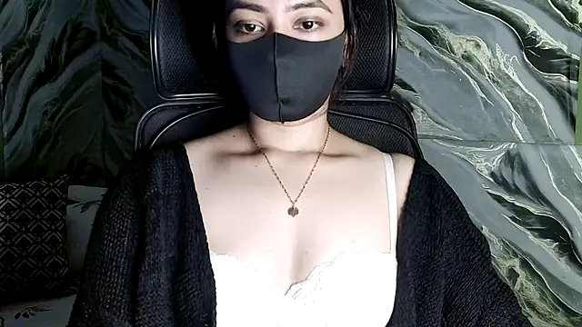 Snapshot of Sima--Roy chatting on December 4, 2025, 5:23 pm Sima--Roy online show from December 4, 2025, 5:23 pm