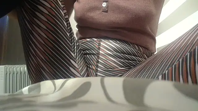 Snapshot of Web_Lady chatting on September 28, 2025, 5:09 pm Web Lady online show from September 28, 2025, 5:09 pm