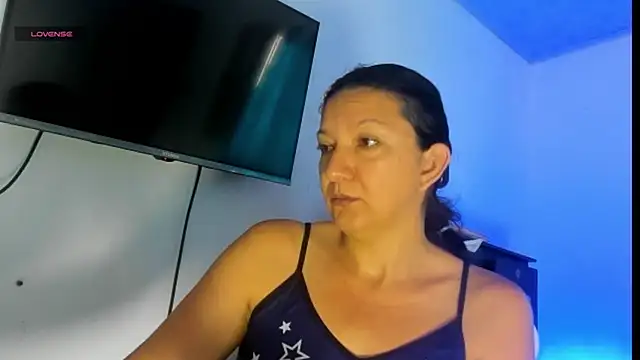 Snapshot of Angelblue_ chatting on June 6, 2026, 1:27 pm Angelblue online show from June 6, 2026, 1:27 pm