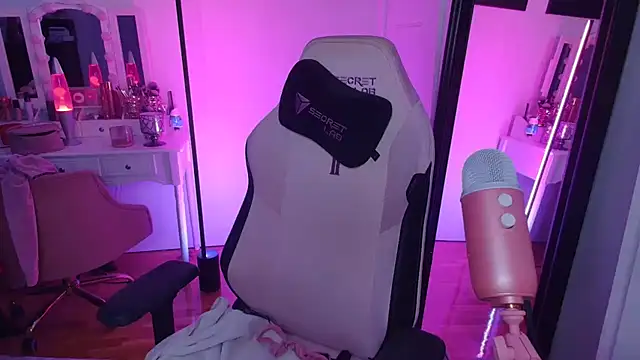 rachelbrooksxx online show from February 1, 2026, 6:17 pm