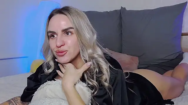 SofiJames online show from December 3, 2025, 6:57 am