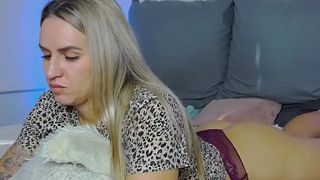 SofiJames online show from October 31, 2025, 7:05 am