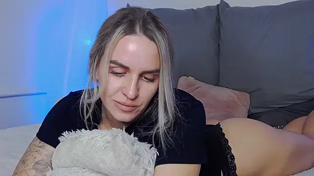 SofiJames online show from November 26, 2025, 7:08 am