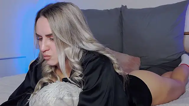 SofiJames online show from December 4, 2025, 6:45 am