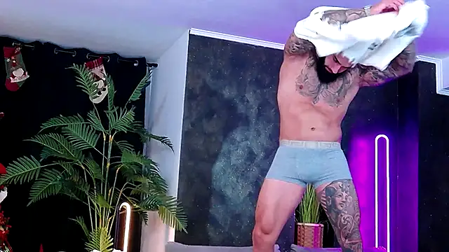 masterkingofmusclee online show from December 2, 2025, 9:38 pm