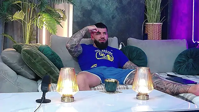 Snapshot of masterkingofmusclee chatting on February 17, 2026, 9:45 pm masterkingofmusclee online show from February 17, 2026, 9:45 pm