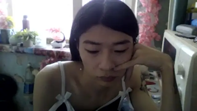 CarlyJoy online show from April 1, 2026, 10:49 am