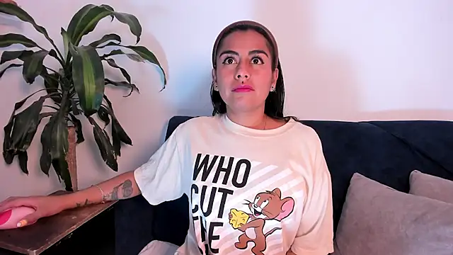 Snapshot of im_amber chatting on October 23, 2025, 2:05 pm im amber online show from October 23, 2025, 2:05 pm