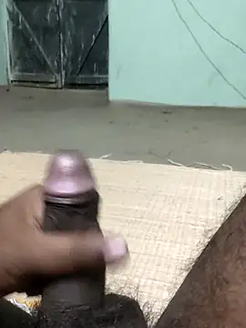 Snapshot of SILENT_FUCKER_01 chatting on October 17, 2025, 5:37 pm SILENT FUCKER 01 online show from October 17, 2025, 5:37 pm