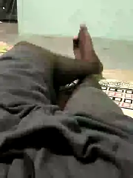 Snapshot of SILENT_FUCKER_01 chatting on February 27, 2025, 10:01 am SILENT FUCKER 01 online show from February 27, 2025, 10:01 am