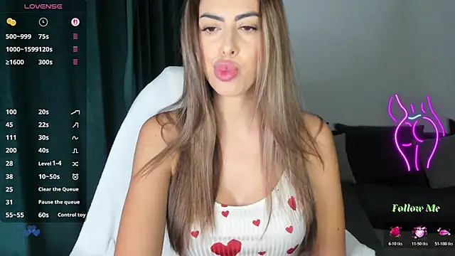 Snapshot of Flower_Pow3r chatting on November 6, 2025, 6:17 am Flower Pow3r online show from November 6, 2025, 6:17 am