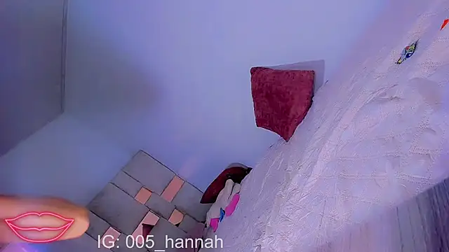 Hannahsmit online show from December 15, 2025, 11:49 am