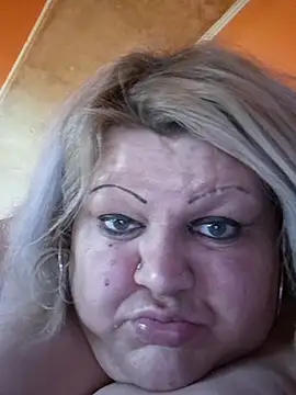 Snapshot of ducicsajsziii chatting on September 22, 2025, 8:42 am ducicsajsziii online show from September 22, 2025, 8:42 am