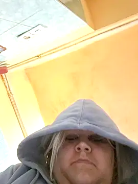 Snapshot of ducicsajsziii chatting on November 19, 2025, 6:13 am ducicsajsziii online show from November 19, 2025, 6:13 am