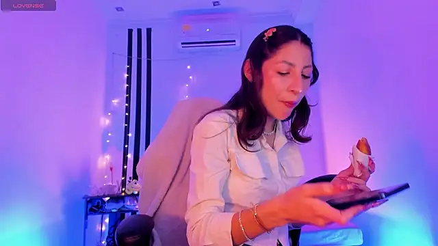 Snapshot of Gorgeous_Team chatting on February 21, 2026, 8:22 pm Gorgeous Team online show from February 21, 2026, 8:22 pm