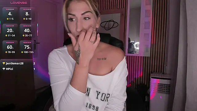 sofiah  online show from November 21, 2025, 6:51 pm