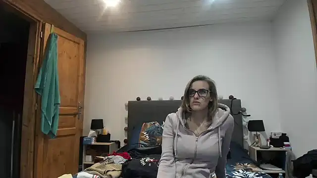 Snapshot of Madame_Callie chatting on April 19, 2026, 8:00 pm Madame Callie online show from April 19, 2026, 8:00 pm