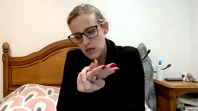 Snapshot of Madame_Callie chatting on November 23, 2025, 5:56 pm Madame Callie online show from November 23, 2025, 5:56 pm