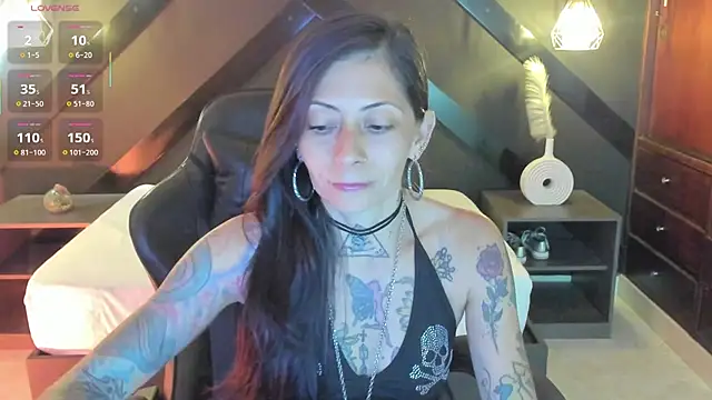 dark gotica online show from April 6, 2026, 7:04 pm