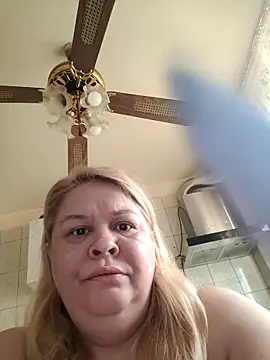 Snapshot of AriannaMilf chatting on November 5, 2025, 8:39 am AriannaMilf online show from November 5, 2025, 8:39 am