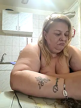 Snapshot of AriannaMilf chatting on November 7, 2025, 9:30 pm AriannaMilf online show from November 7, 2025, 9:30 pm