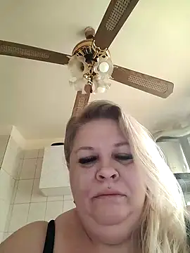 Snapshot of AriannaMilf chatting on December 5, 2025, 10:25 am AriannaMilf online show from December 5, 2025, 10:25 am