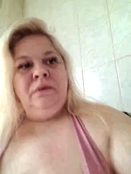 Snapshot of AriannaMilf chatting on March 13, 2025, 9:21 am AriannaMilf online show from March 13, 2025, 9:21 am