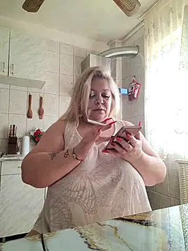 Snapshot of AriannaMilf chatting on March 21, 2025, 7:44 am AriannaMilf online show from March 21, 2025, 7:44 am
