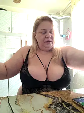 Snapshot of AriannaMilf chatting on October 30, 2025, 7:39 am AriannaMilf online show from October 30, 2025, 7:39 am