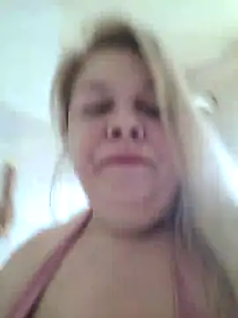 Snapshot of AriannaMilf chatting on October 29, 2025, 10:14 am AriannaMilf online show from October 29, 2025, 10:14 am