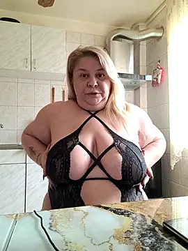 Snapshot of AriannaMilf chatting on November 6, 2025, 9:13 am AriannaMilf online show from November 6, 2025, 9:13 am