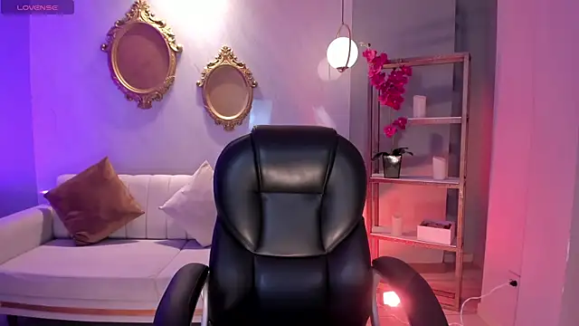 Snapshot of AlessiaCorleone_ chatting on October 28, 2025, 7:02 pm AlessiaCorleone online show from October 28, 2025, 7:02 pm