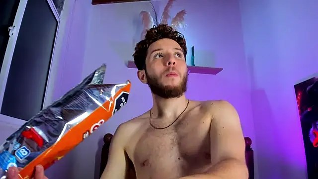 Snapshot of Juan_Castano chatting on November 18, 2025, 7:00 am Juan Castano online show from November 18, 2025, 7:00 am