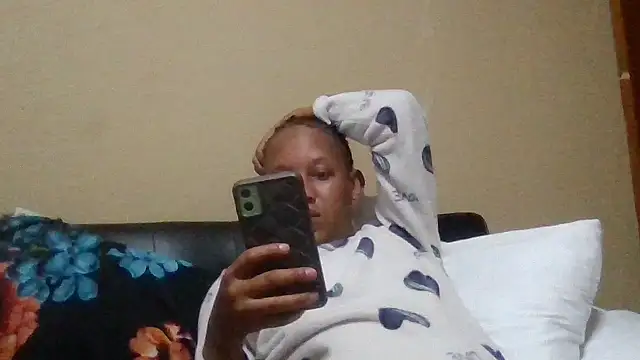 Snapshot of ShooingBunch chatting on November 12, 2025, 8:12 pm ShooingBunch online show from November 12, 2025, 8:12 pm