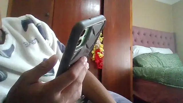 Snapshot of ShooingBunch chatting on November 9, 2025, 9:35 am ShooingBunch online show from November 9, 2025, 9:35 am