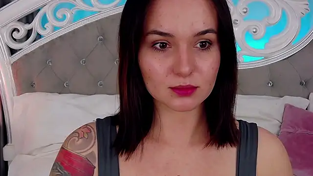 MeIisaLove online show from April 7, 2026, 6:43 pm