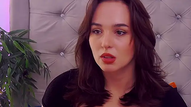 MeIisaLove online show from October 26, 2025, 2:06 pm