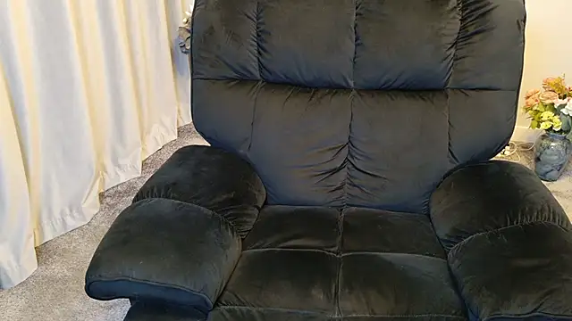 maggiemilff online show from April 6, 2026, 4:46 am