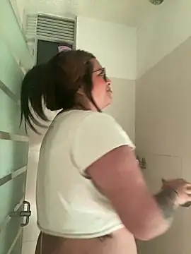 Snapshot of chloe_bonnet chatting on March 15, 2025, 5:08 am chloe bonnet online show from March 15, 2025, 5:08 am