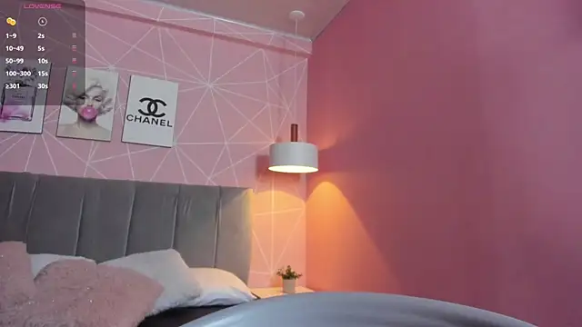 Snapshot of dolly_zoe chatting on November 28, 2025, 10:21 pm dolly zoe online show from November 28, 2025, 10:21 pm