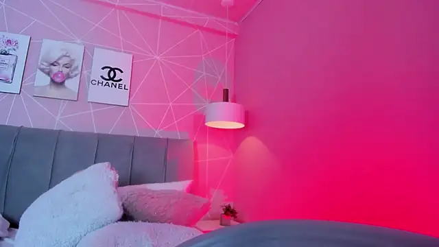 dolly zoe online show from February 23, 2026, 5:09 am