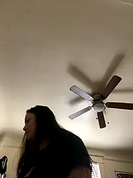 xocrybaby online show from October 28, 2025, 4:06 pm