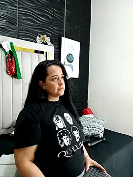 Snapshot of lucia_vonne_ chatting on December 18, 2024, 2:38 pm lucia vonne online show from December 18, 2024, 2:38 pm