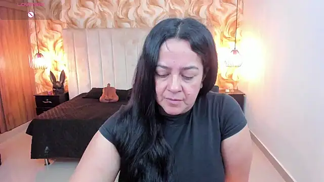 Snapshot of lucia_vonne_ chatting on February 5, 2026, 6:48 pm lucia vonne online show from February 5, 2026, 6:48 pm