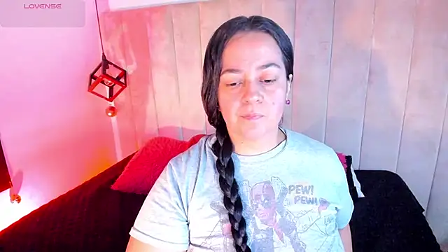 lucia vonne  online show from December 17, 2025, 8:14 pm