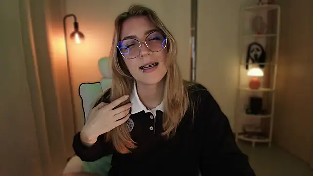 Snapshot of Dakotaa_ chatting on December 1, 2025, 4:13 am Dakotaa online show from December 1, 2025, 4:13 am