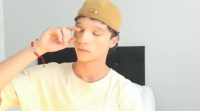 angelcortes online show from February 25, 2025, 5:08 am