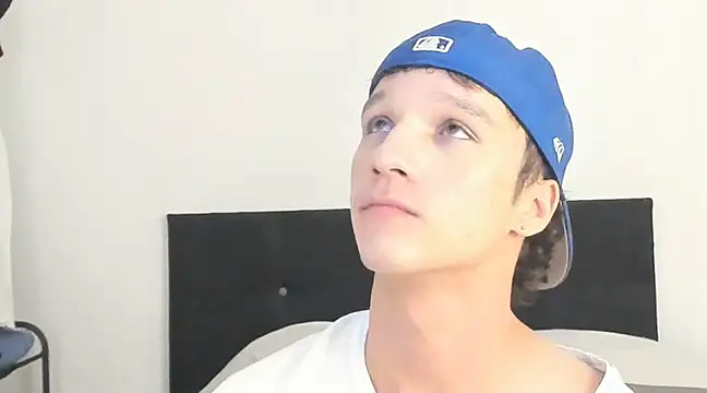 angelcortes online show from December 5, 2024, 1:31 am