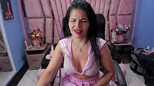 Snapshot of HornySkinny26 chatting on December 15, 2025, 4:51 am HornySkinny26 online show from December 15, 2025, 4:51 am